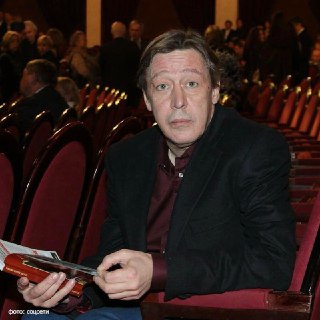 Премьеру спектакля с участием Михаила Ефремова перенесли из-за проблем со здоровьем