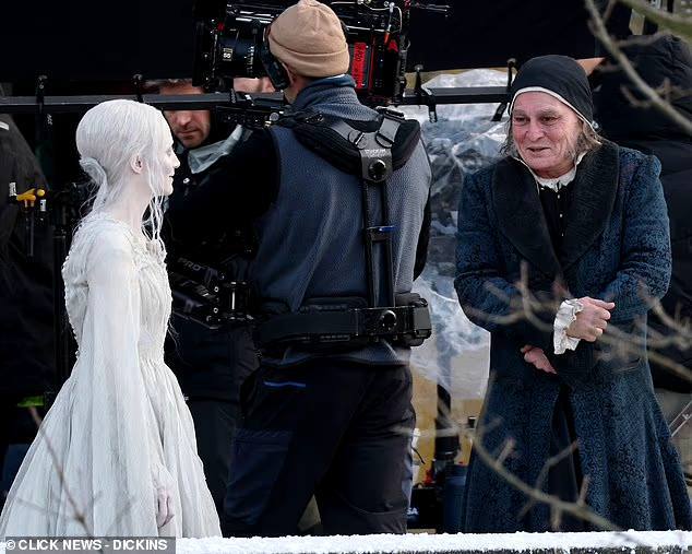 Джонни Депп в новом фильме «Эбенезер: Рождественская песнь»