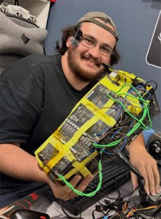 Воскрешение видеокарты: бразильский ютубер починил RTX 5070 Ti с пробитой печатной платой