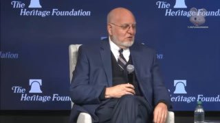 Бывший директор CDC заявил о ложности мер и вакцин против COVID-19