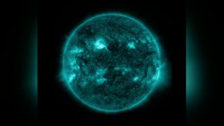 NASA зафиксировала 12 мощных вспышек на Солнце