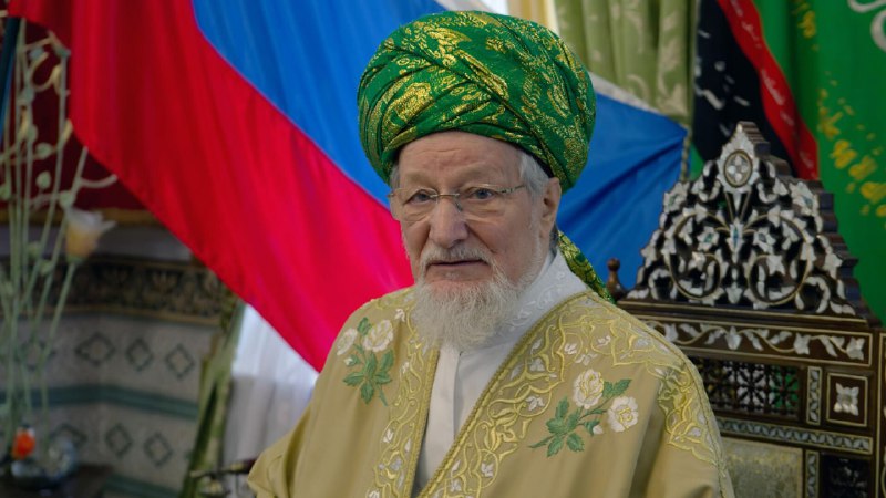 Муфтий Таджуддин призвал к сдержанности при публичном намазе