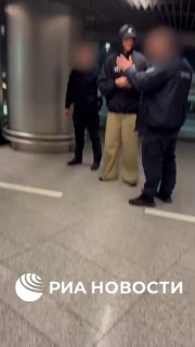 Сабуров после прилета во «Внуково» пытался связаться по телефону