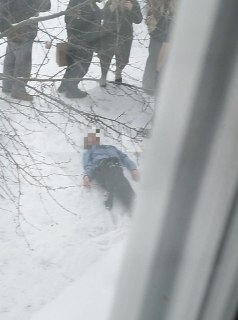 В Омске ребенок выпал из окна школы