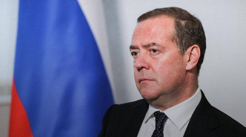 Медведев предрек Европе проблемы из-за зависимости от американского газа