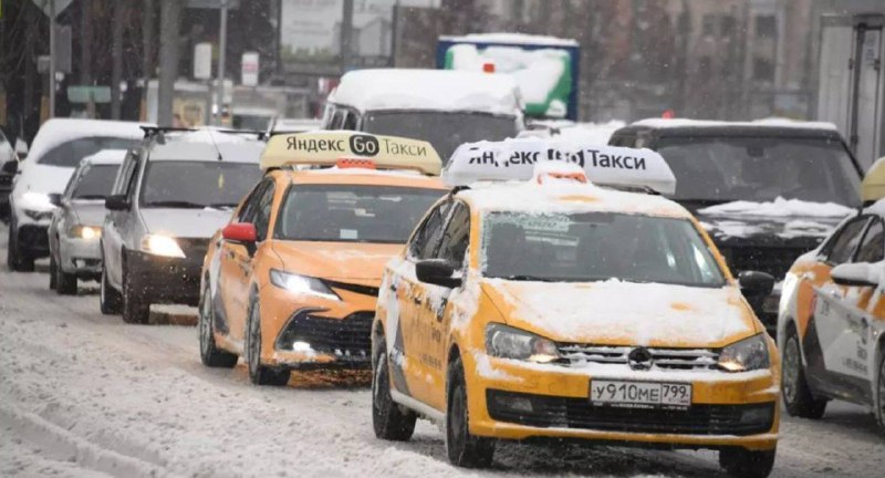 В России хотят ужесточить правила размещения рекламы на автомобилях