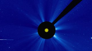 Сильный взрыв на обратной стороне Солнца