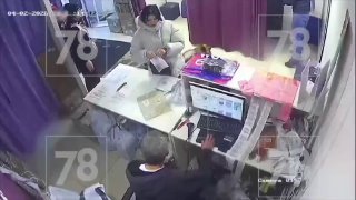 В Петербурге посетитель ПВЗ выстрелил в сотрудника