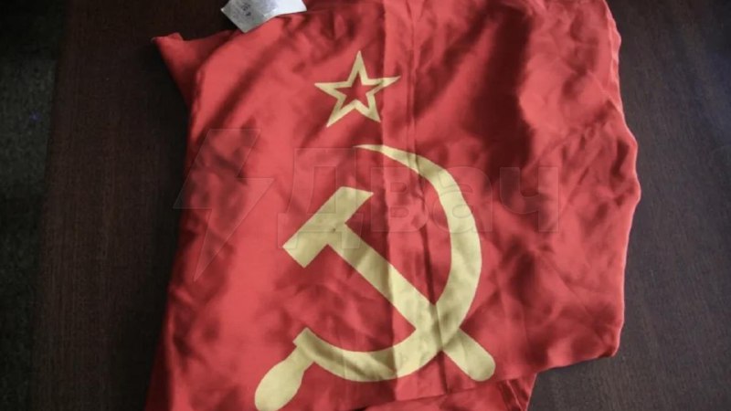 В Латвии задержали мужчину за футболку с символикой СССР