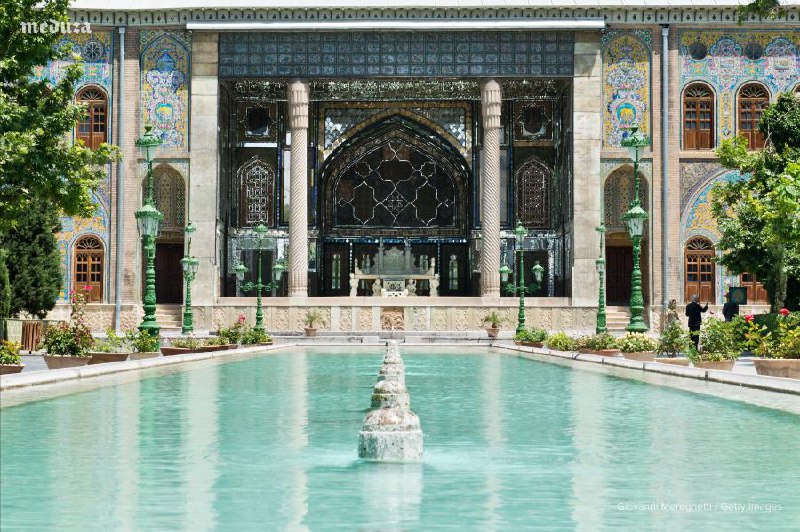 Авиаудар повредил дворец Голестан в Тегеране