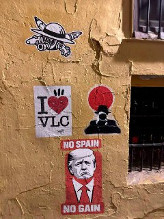 Испанцы ответили Трампу на улицах Валенсии