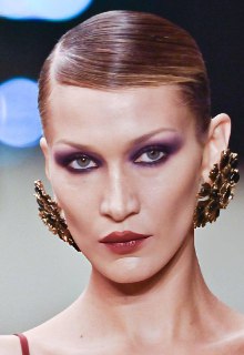 Белла Хадид вышла на подиум