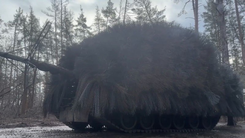 Танки Т-80БВ получили защиту от дронов, но потеряли в мобильности