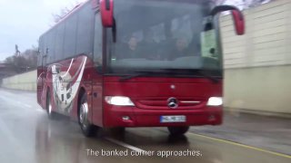 Опасный маневр автобуса зафиксирован на видео