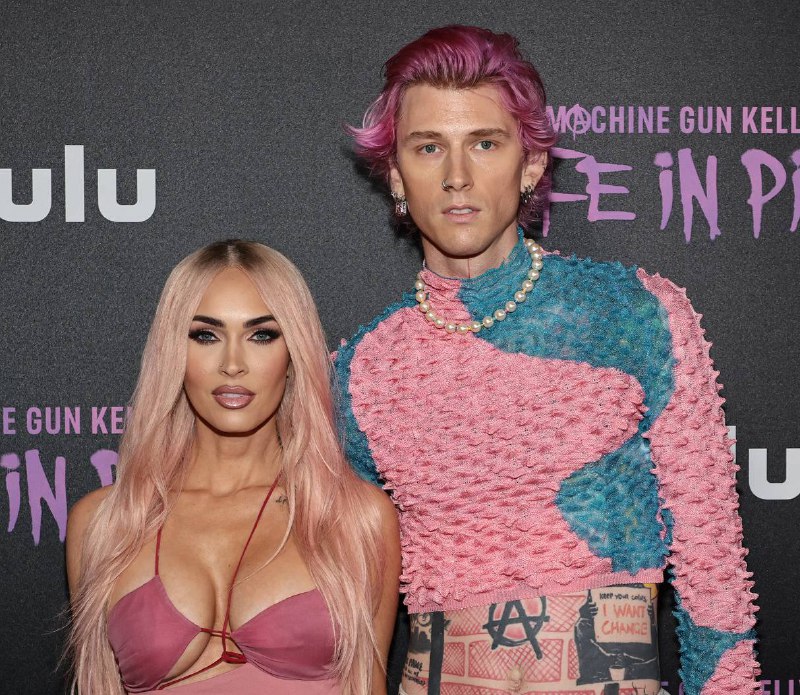 Machine Gun Kelly прокомментировал откровенные фото Меган Фокс