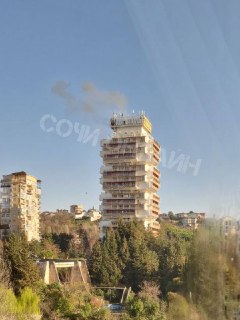 Обломки попали в здание санатория в Сочи: задымление без возгорания