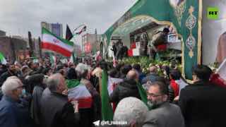 Тысячи в Тегеране прощаются с военными, убитыми ударами Израиля