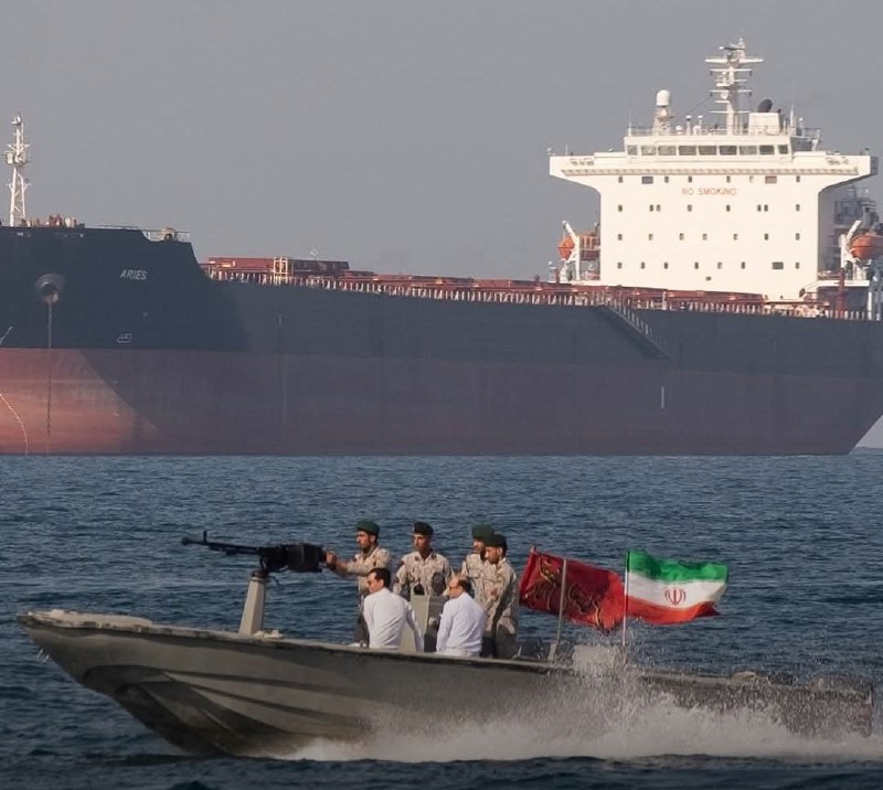 США отказались от эскорта танкеров в Ормузе: парадокс Трампа и Ирана