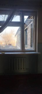 Атаки ВСУ на три муниципалитета ЛНР: ранения, разрушения и эвакуация школьников