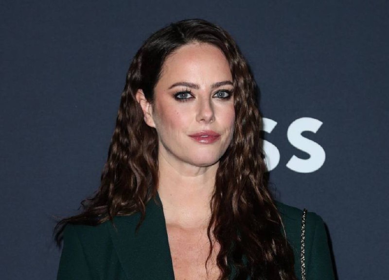 Кая Скоделарио празднует 34-й день рождения