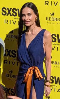 Деми Мур вызвала слухи об Ozempic на премьере в Техасе