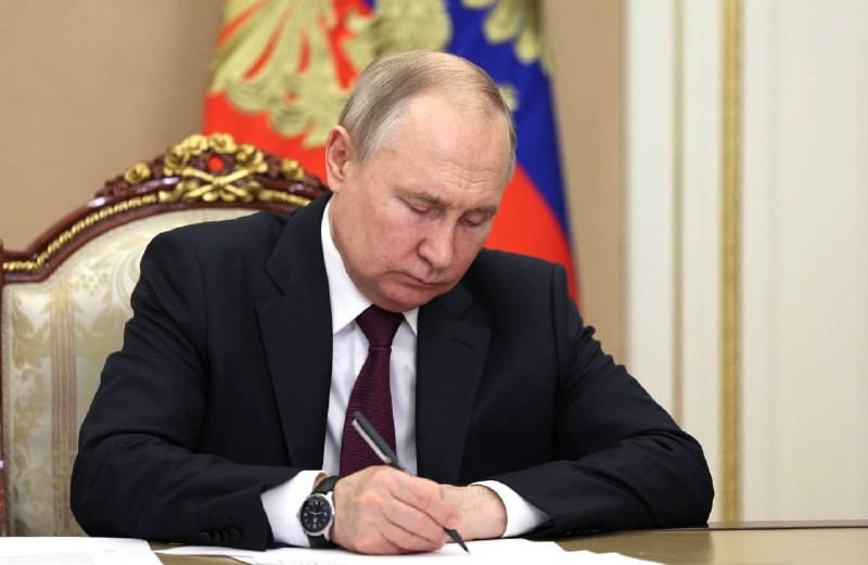 Путин подписал закон о наказании за отрицание геноцида советского народа