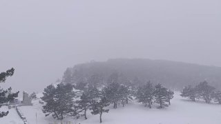 Зимняя погода со снегом до 13 см установилась в горах Крыма