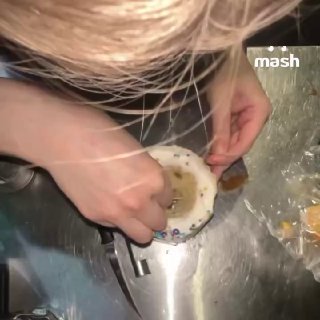 Богохульница из Саранска забила кальян на куличе