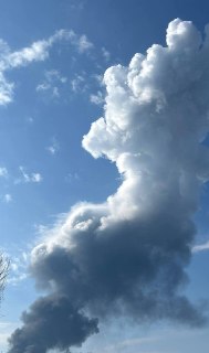 После ночных ударов в Днепропетровске горит нефтебаза