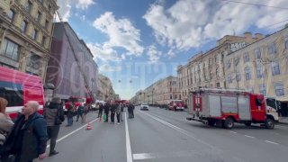 Весь центр Петербурга встал в пробку на Невском