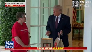 Шутка про Трампа и курьера McDonald's