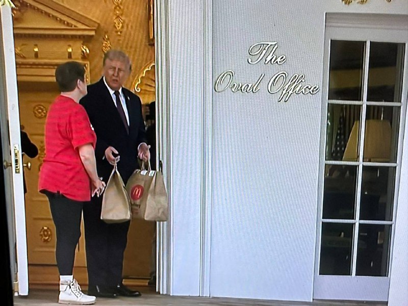 Трамп советовался с курьером Макдональдса о женском спорте