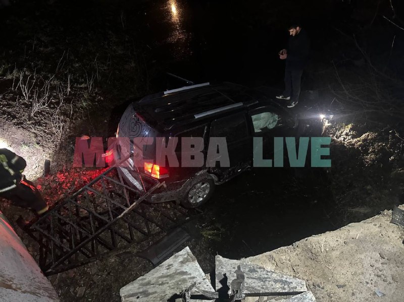 Машина вылетела с моста в Кусково