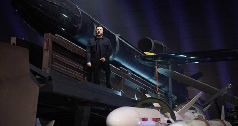 Анализ угрозы: фото Зеленского с ракетой и риск ударов по глубокому тылу РФ