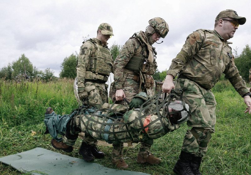 Критическая важность носилок и методы эвакуации раненых в зоне боевых действий