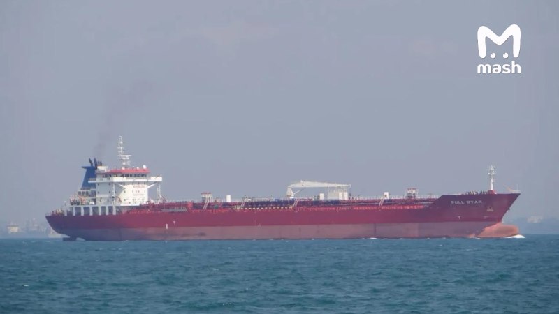 Танкеры с нефтью развернулись из-за блокады США в Ормузском проливе