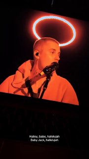 Нежности Биберов во время выступления на Coachella