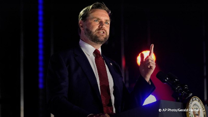 Вэнс призвал Папу Римского к осторожности в высказываниях по теологическим вопросам