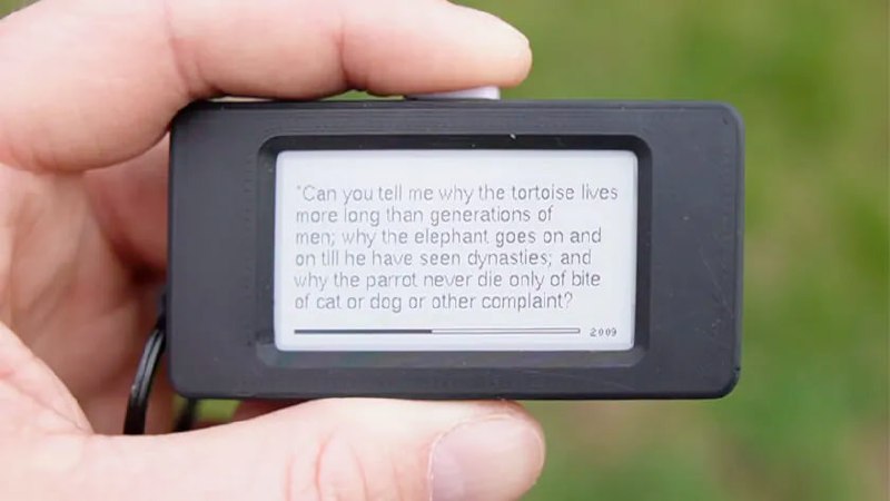 Создана самая маленькая электронная книга для любителей минимализма