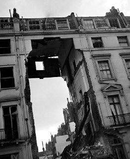 В Париже проходит ретроспектива работ военного фотокорреспондента и сюрреалистки Ли Миллер