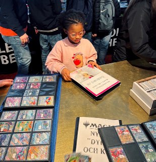 Покемон превратил детей в бизнесменов: школьники в США массово занялись трейдингом карточек