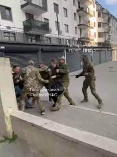 «Что вы делаете, твари?!»: в Одессе сотрудники ТЦК залили женщине лицо из баллончика при попытке помешать мобилизации