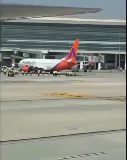 В аэропорту Дели самолеты SpiceJet и Akasa Air столкнулись на рулежной дорожке