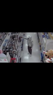 Мужчина подменял детали LEGO на макароны в магазинах Target