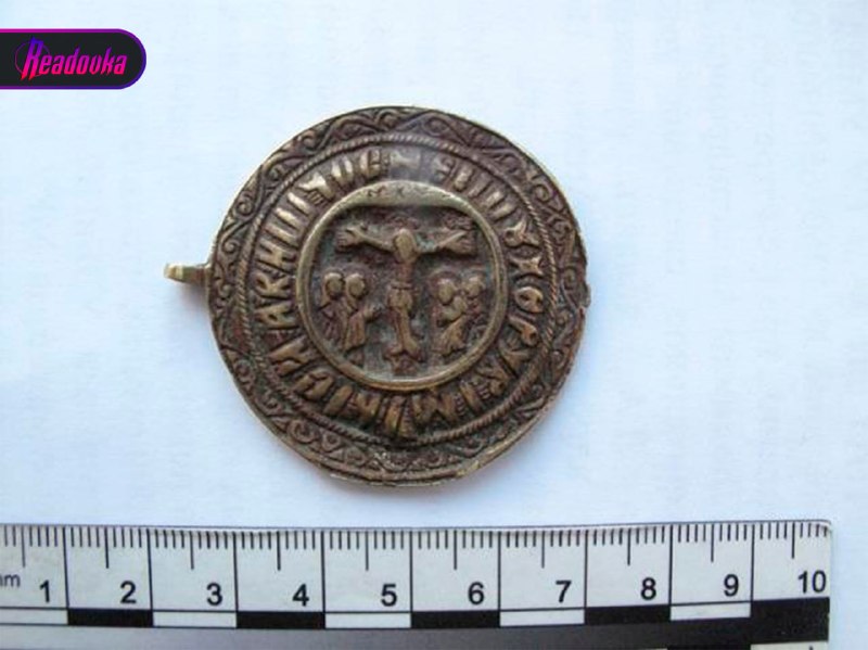 В аэропорту Уфы таможенники обнаружили часть «Троицы Ветхозаветной»