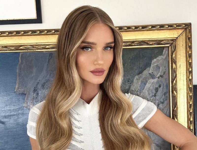 Актриса и супермодель Роузи Хантингтон-Уайтли празднует 39-летие