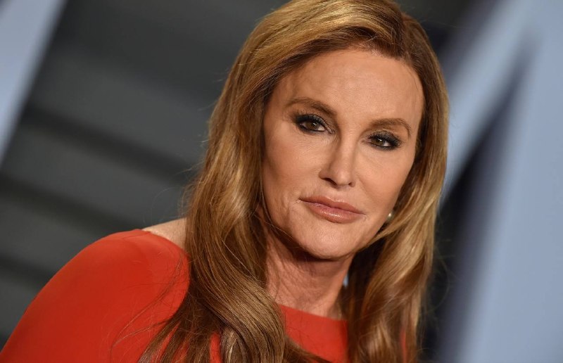 Кейтлин Дженнер просит Трампа о помощи из-за новой паспортной политики для трансгендеров