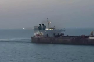 Группа танкеров и сухогрузов пытается пересечь Ормузский пролив на фоне заявлений Ирана о военном контроле