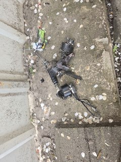 Атака украинского FPV-дрона на частный дом в ЛНР