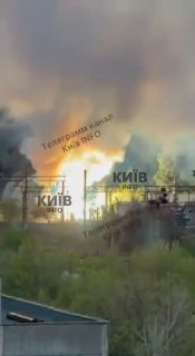 В Киеве горит трансформаторная станция